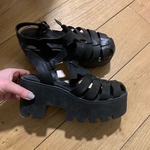 Trendy chunky sandals